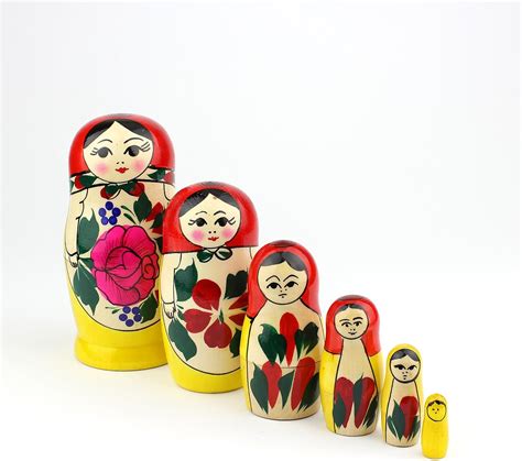 Heka Naturals Russian Nesting Dolls 6 Traditional Matryoshka Classic Semyonov Red Style