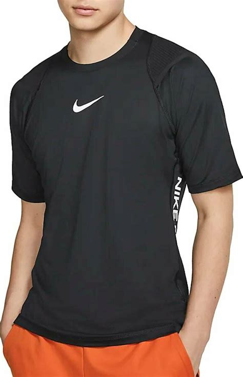 Nike Mens Aeroadapt Training Short Sleeve Top