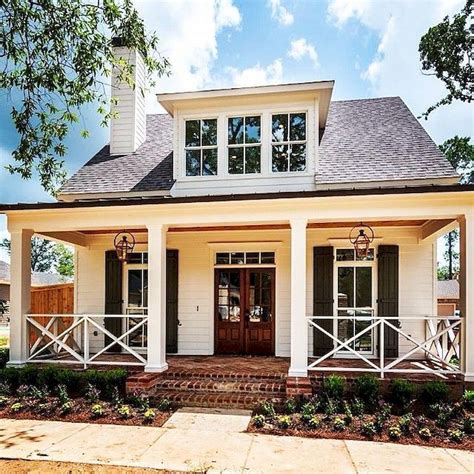 65 Stunning Farmhouse Porch Railing Decor Ideas 21 House Exterior