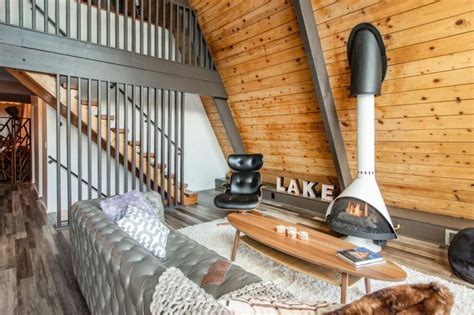 Just minutes to lake arrowhead, lake gregory, arrowhead village, and the quaint little town of blue jay. A-Frame House Up for Sale in Lake Arrowhead, California