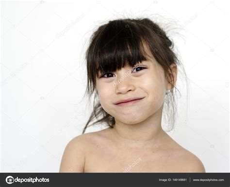 Petite Fille Torse Nu — Photo De Stock Par ©rawpixel 146149681