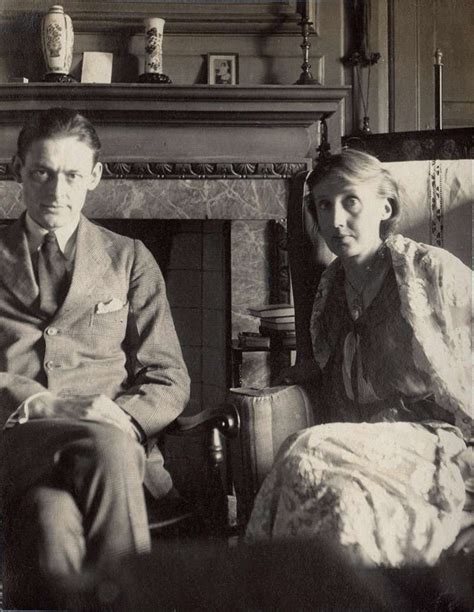 Virginia woolf and rupert brooke use water throughout their work as a metaphor for powerful emotional states. Virginia Woolf'un Son Romanı, Perde Arası'nın Hikâyesi ...