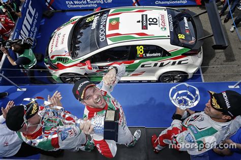 Wtcc vila real 2016 podium tiago monteiro link do vídeo. Podium: Winner Tiago Monteiro, Honda Racing Team JAS ...