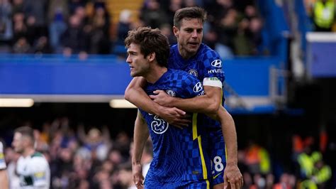 barcelona close in on the signature of chelsea left back marcos alonso football españa