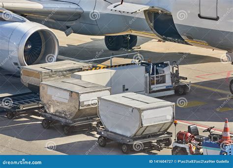 Aircraft Ground Handling Stock Image Image Of Airline 141604727