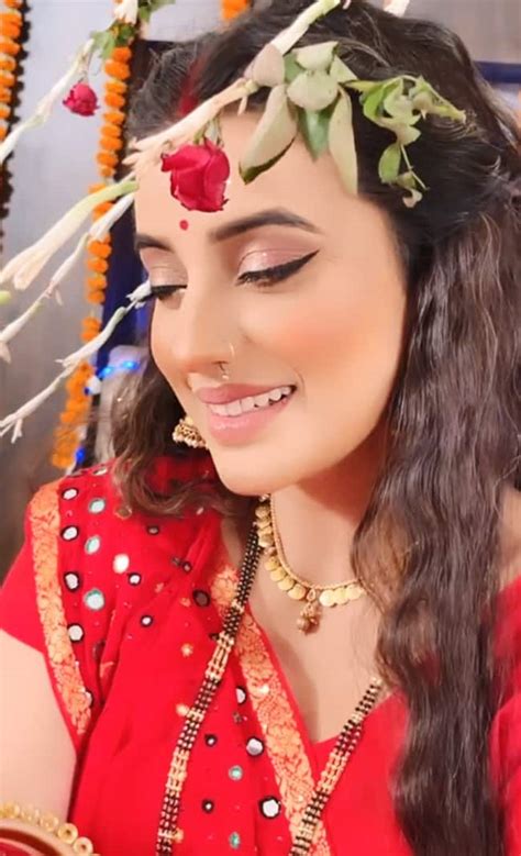 Bhojpuri Sizzler Akshara Singh Dolls Up As Newlywed Bride Looks Red Hot See Photos
