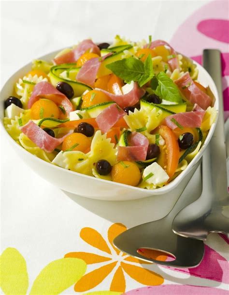 Salade de pâtes estivale au melon et au jambon
