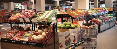 Compare food prices, compare supermarket prices in a grocery price list on the original grocery price watch. Kroger vs Walmart vs Aldi - Who is Cheaper for Groceries ...