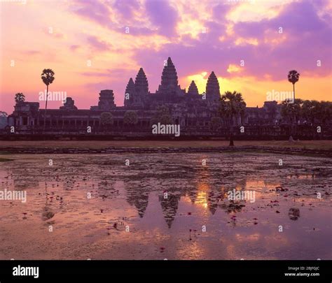 Angkor Wat Sunrise Central Hi Res Stock Photography And Images Alamy