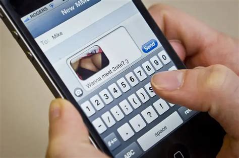 Peligrosa Moda Entre Los Adolescentes El Sexting Hablar De Sexo Desde El Smartphone Adultos