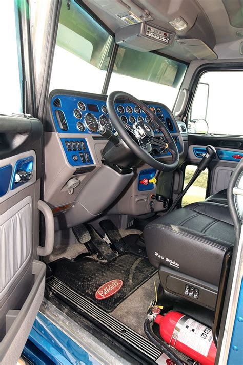 2016 Peterbilt 389 Extended Hood Daycab Semi Trucks Interior Big Rig