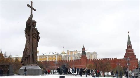 Putin Unveils Russias ‘spiritual Founder Prince Vladimir