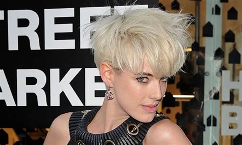 Easy And Fast 30 Pixie Short Haircut Inspirations For 2018 Short Hair Styles Short Pixie