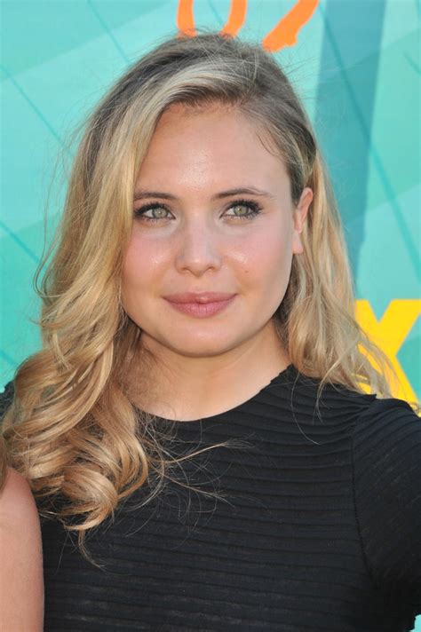 picture of leah pipes