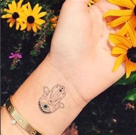 Women Tattoo - small Hamsa tattoo #Ink #youqueen #girly # ...