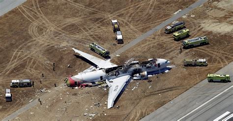 Experts Plane Design Key To Surviving Crashes