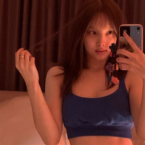 Nayeon Lesbian Protector On Twitter This Is Still My Favorite Mirror Selfie Of Nayeon