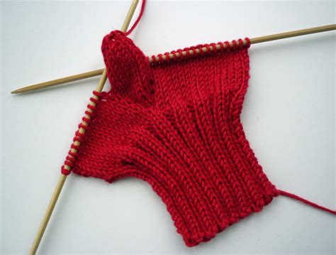 Mack And Mabel Baby Mittens Knitting Pattern
