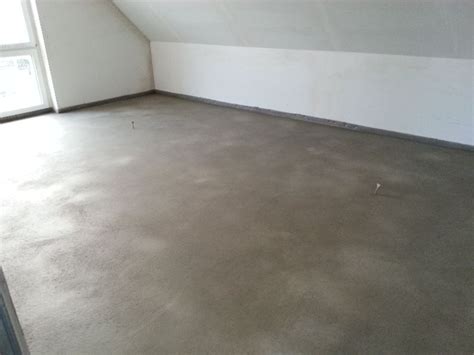 In diesem beitrag stellen wir vor, wie ein estrich verlegt wird, und. Traumhaus von Pierre und Marilena » Fliesen