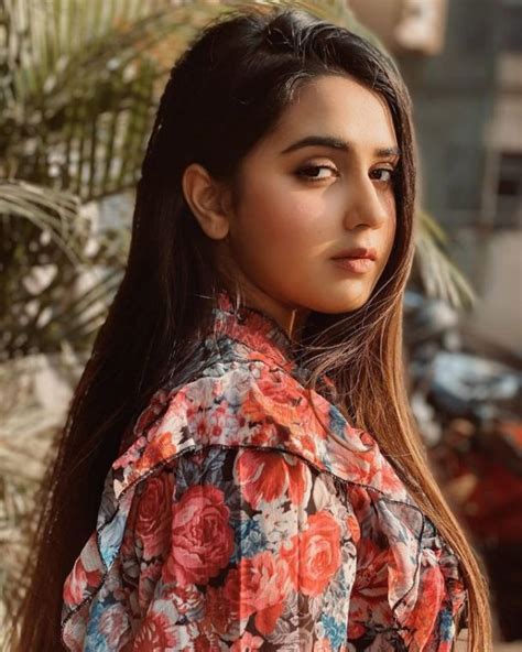 31 Hot And Sexy Roshni Walia Photos That Will Raise The Temperature Sfwfun