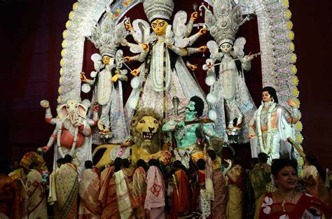 11 Famous Kolkata Durga Puja Pandals