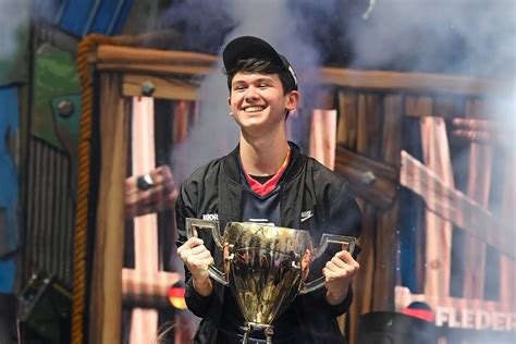 The fortnite world cup results are in. Aos 16, Bugha leva R$ 11,4 milhões por título mundial de ...