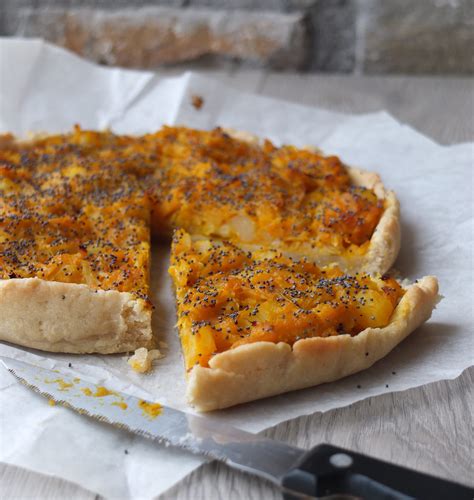 Vuoi fare qualche domanda su un argomento specifico per conoscere le opinioni ed i suggerimenti di chi ci è già passato? Torta salata con verza, zucca e patata - IoScelgoVeg