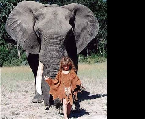 Mowgli ya tiene competencia Tippi Degré la niña a la que sucumben las fieras salvajes