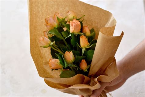 How To Wrap Flowers In Brown Paper The Graphics Fairy