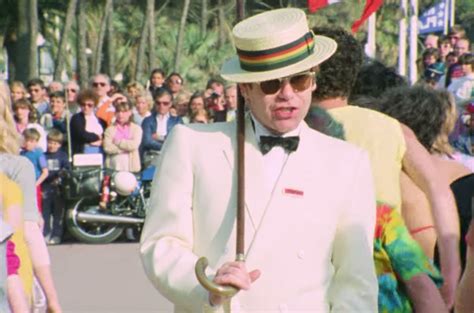 5 / 5 52 мнений. Elton John Performs 'I'm Still Standing' in Cannes ...