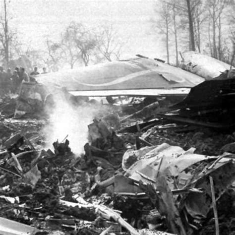 Uruguay to chile plane crashes in andes mountains, (passengers eat crash victims to survive, 16 of 45 rescued 2 months later) Uruguayan Rugby Club - In Memoriam: 14 Fatal Sports Plane ...