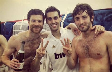 Foto De Fotos De Los Jugadores Del Real Madrid Desnudos En El Vestuario Cromosomax