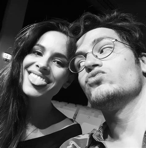 C) indicar a deﬂ agração de uma greve e incentivar a adesão a ela. Mariana Monteiro e João Mota: romance chega ao fim!