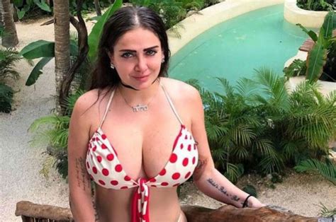 Celia Lora Posa Sin Ropa Interior En Instagram