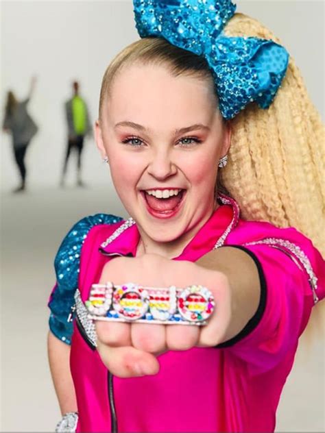 Throughout all this, siwa was also building herself a personal brand on youtube, which also is a contributing factor to her impressive net worth. JoJo Siwa Age, Height, Net Worth, Bio, Parents 2020 ...