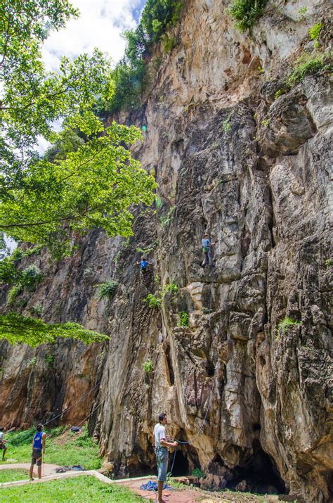 Record and instantly share video messages from your browser. Rock Climbing in Damai Wall, Batu Caves - Andy Saiden