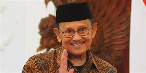 Karena kecerdasannya, beliau dikenal sebagai 'bapak teknologi indonesia. Inalillah! B.J. Habibie Meninggal Dunia | Gema.id Jakarta