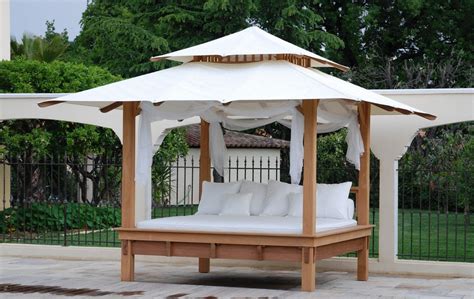 40 Beautiful Cozy And Romantic Outdoor Canopy Bed Ideas Collections
