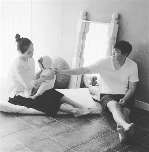 Han Ga In And Yeon Jeong Hoons Daily Life With Their Daughter