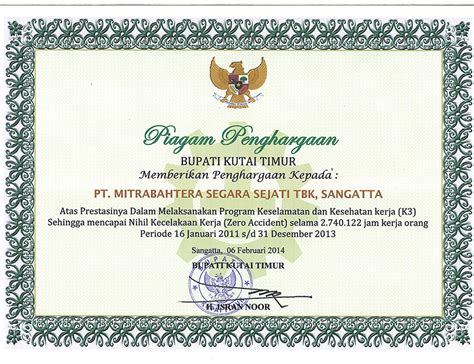 Melalui sertifikat penghargaan, pesrta didik/ siswa diharapkan akan menumbuhkan semangat semakin berprestasi kedepannya. Contoh Piagam Penghargaan Karyawan Terbaik - Aneka Contoh