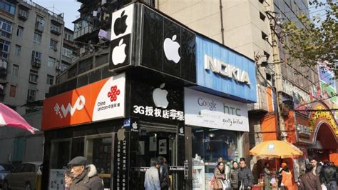 Many Fake Apple Stores In Wuhan China Randomwire
