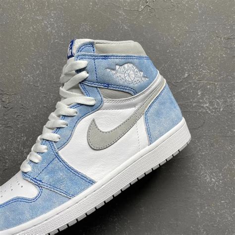 Air Jordan 1 Hyper Royal 555088 402 Release Date