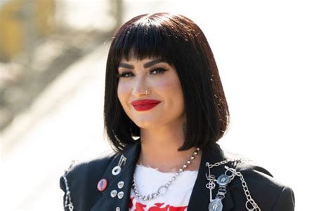 Demi Lovato Explains Using Both Sheher And Theythem Pronouns