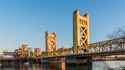 Tower Bridge Dinner in Sacramento takes things 'to go' | abc10.com