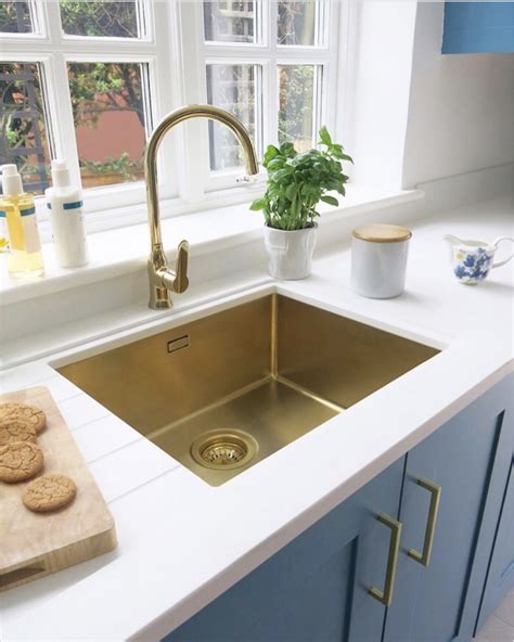 Stunning Statement Sinks To Make You Swoon Flamingo Cocktail Gold