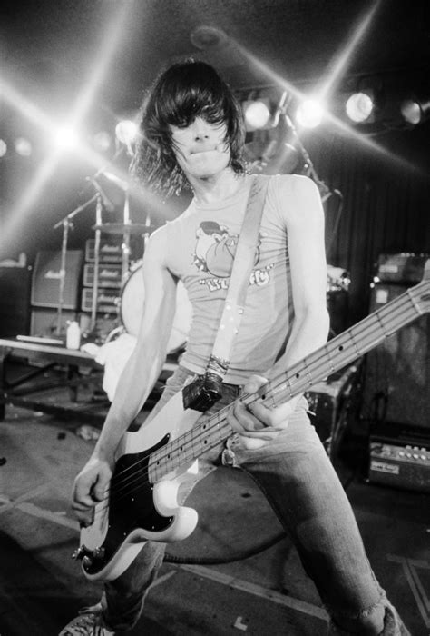 Fender Dee Dee Ramone Precision Bajos Y Bajistas