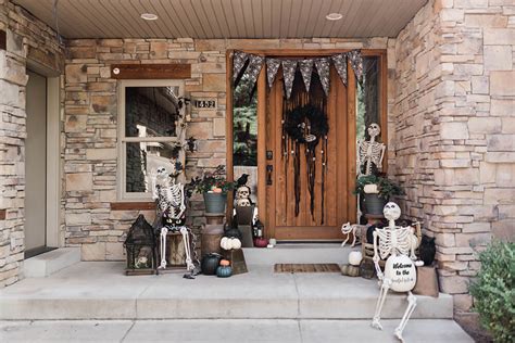 Skeleton Welcome Halloween Front Porch Decoration Ideas