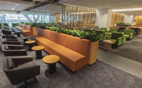 Review Qantas Business Class Lounge Singapore Changi Airport