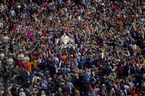 Rebounding Pope Francis Marks Palm Sunday In Vatican Square The Columbian