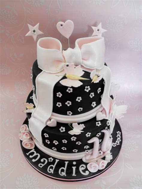 If you're making and decorating a christmas cake for the first time or wanting a new twist on the classic mix of spices, dried fruits, nuts and booze, then look no further. Girls 16Th Birthday Cake - CakeCentral.com